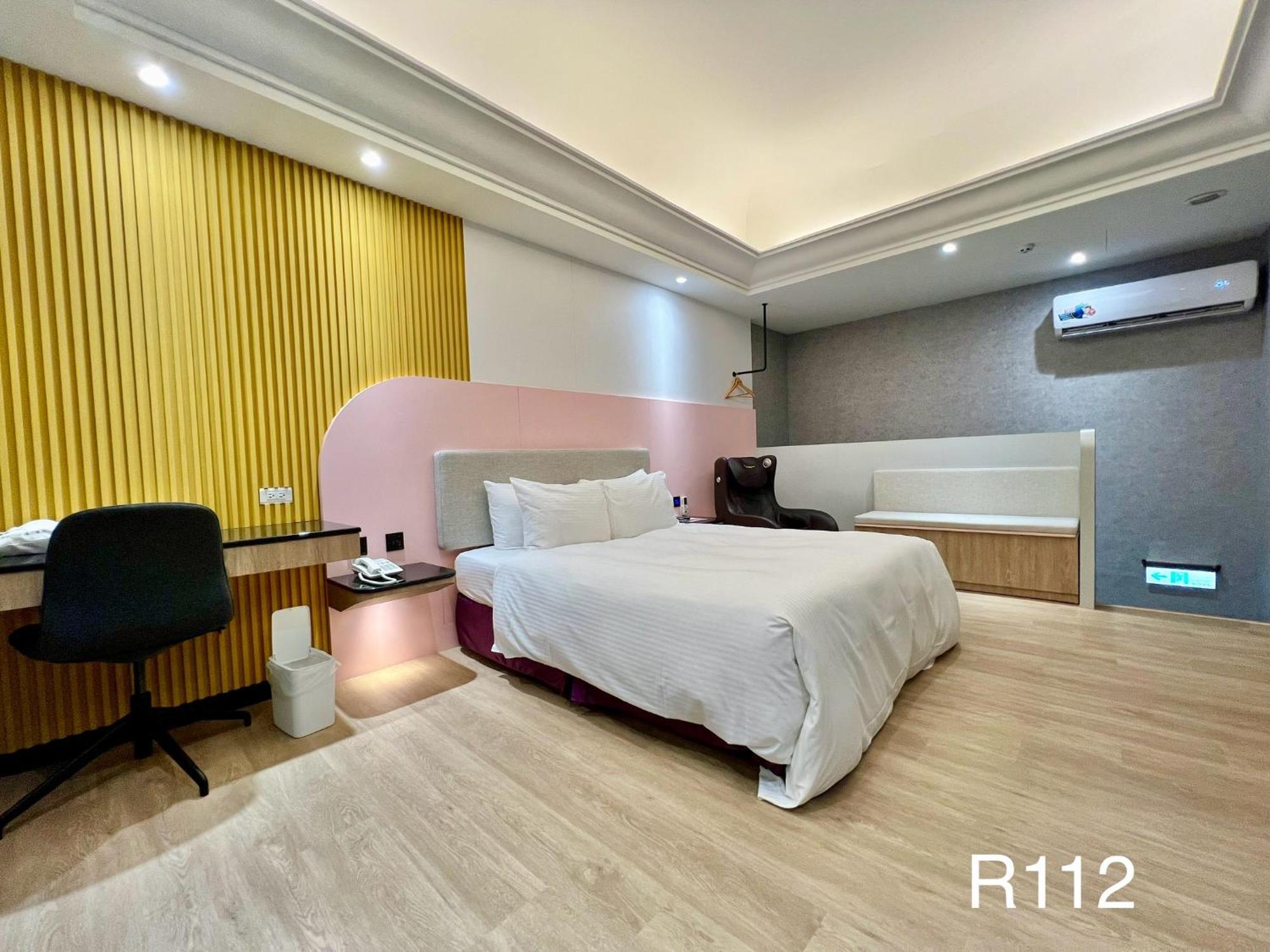 Holiday Motel Tainan Luaran gambar