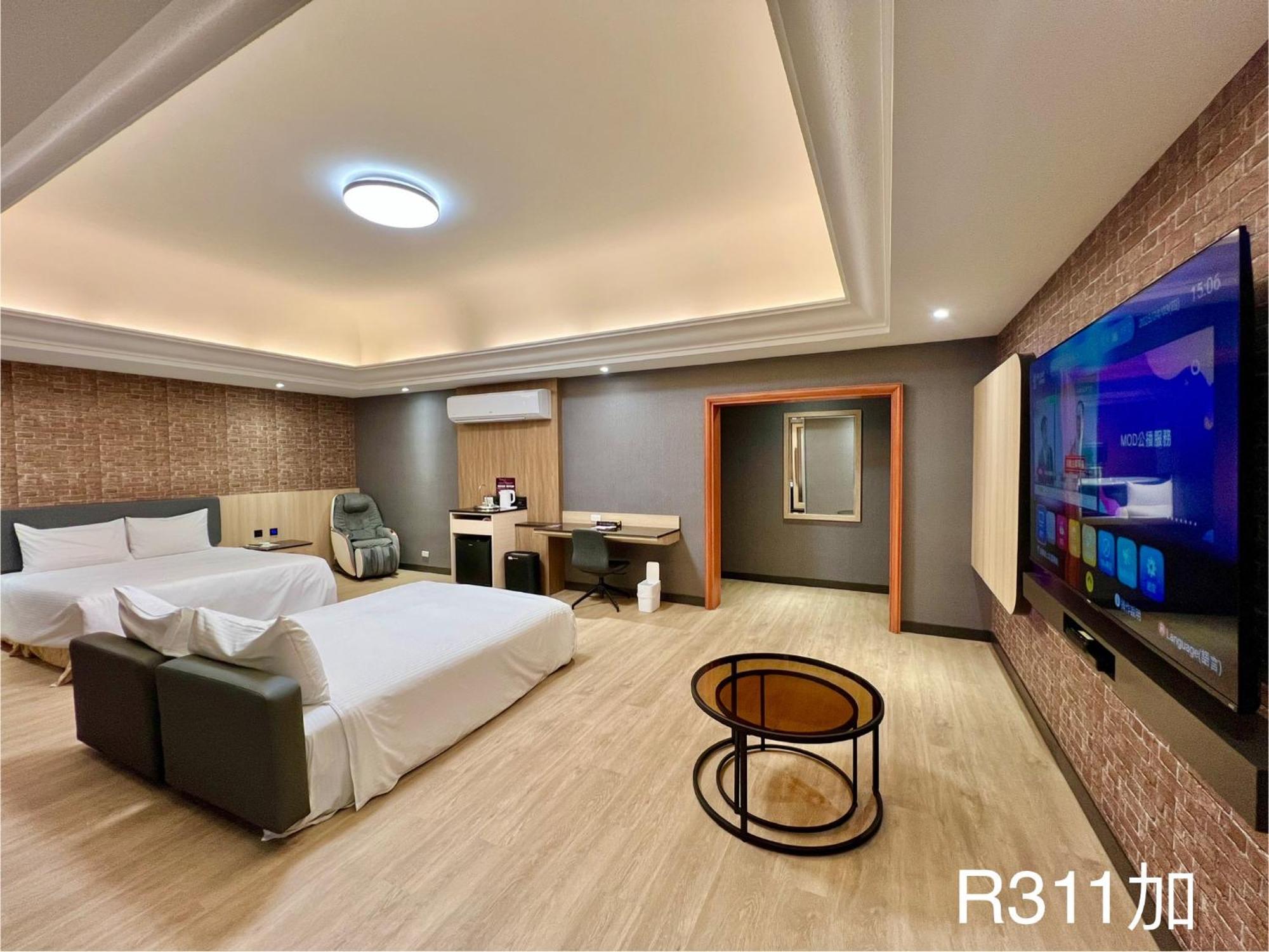 Holiday Motel Tainan Luaran gambar