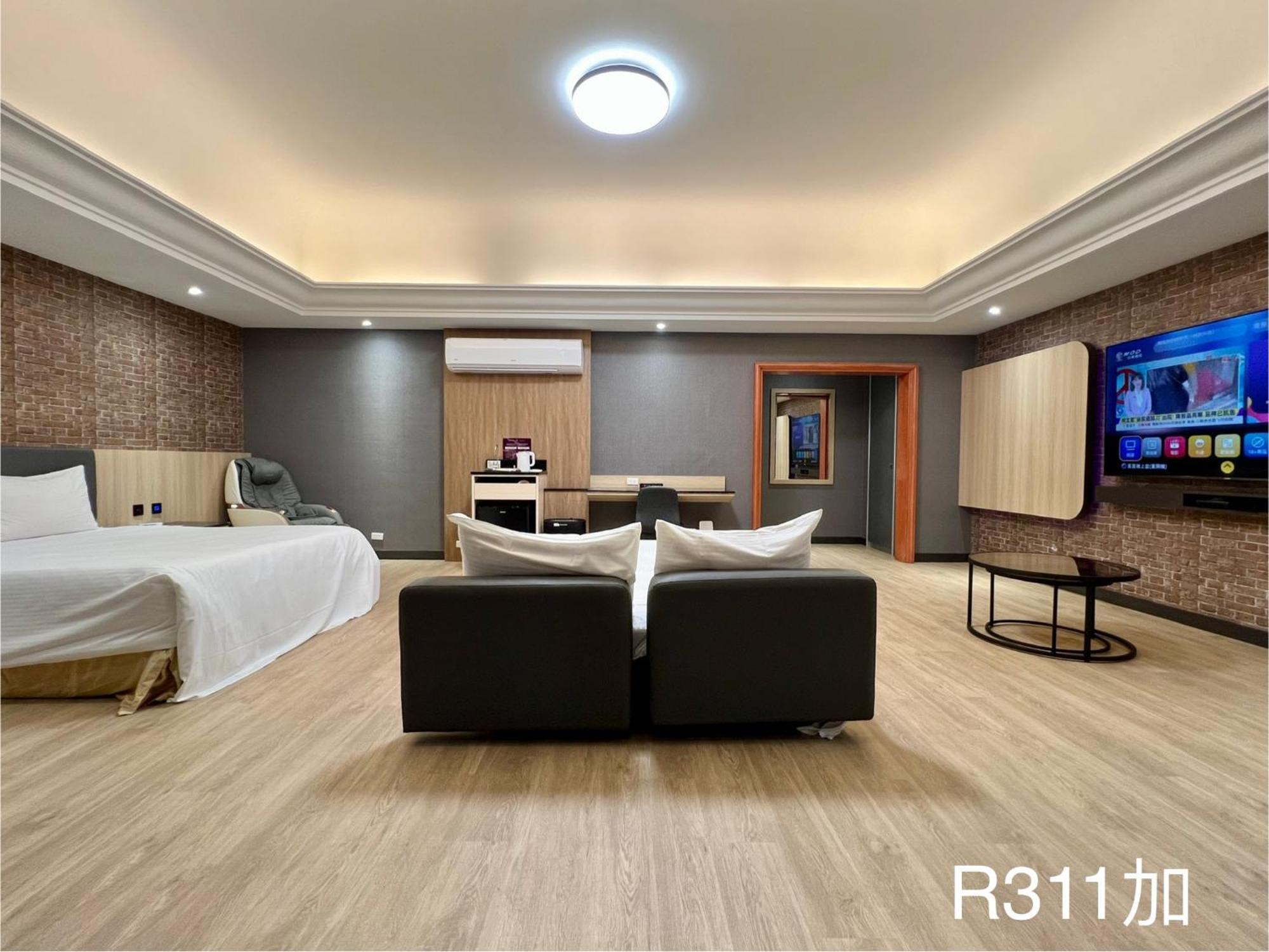 Holiday Motel Tainan Luaran gambar