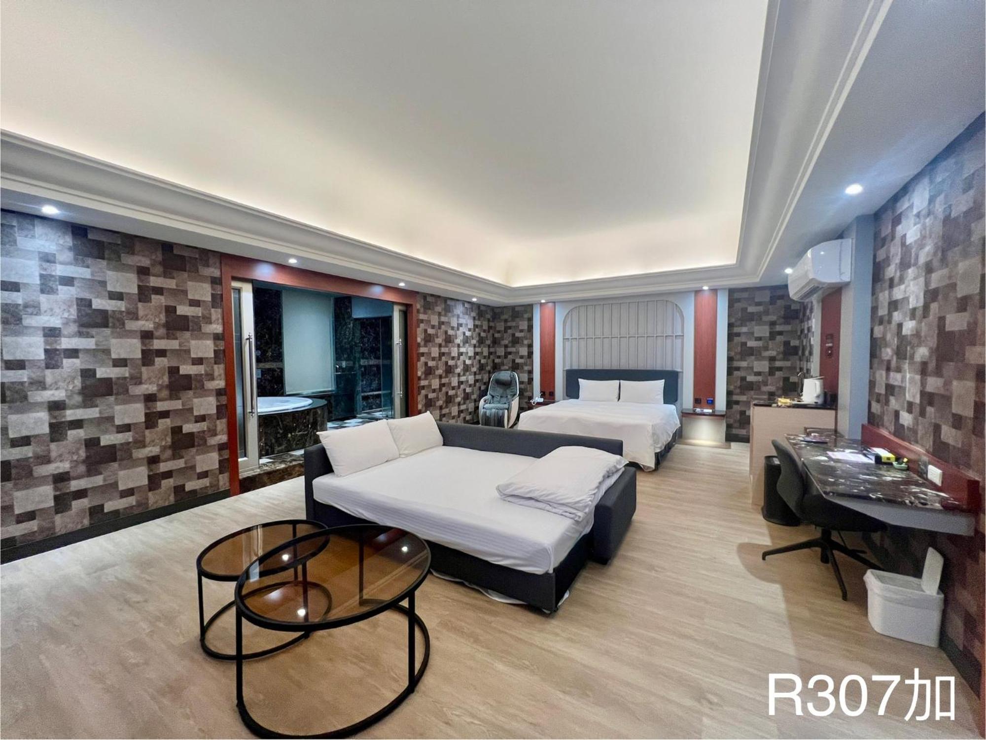 Holiday Motel Tainan Luaran gambar