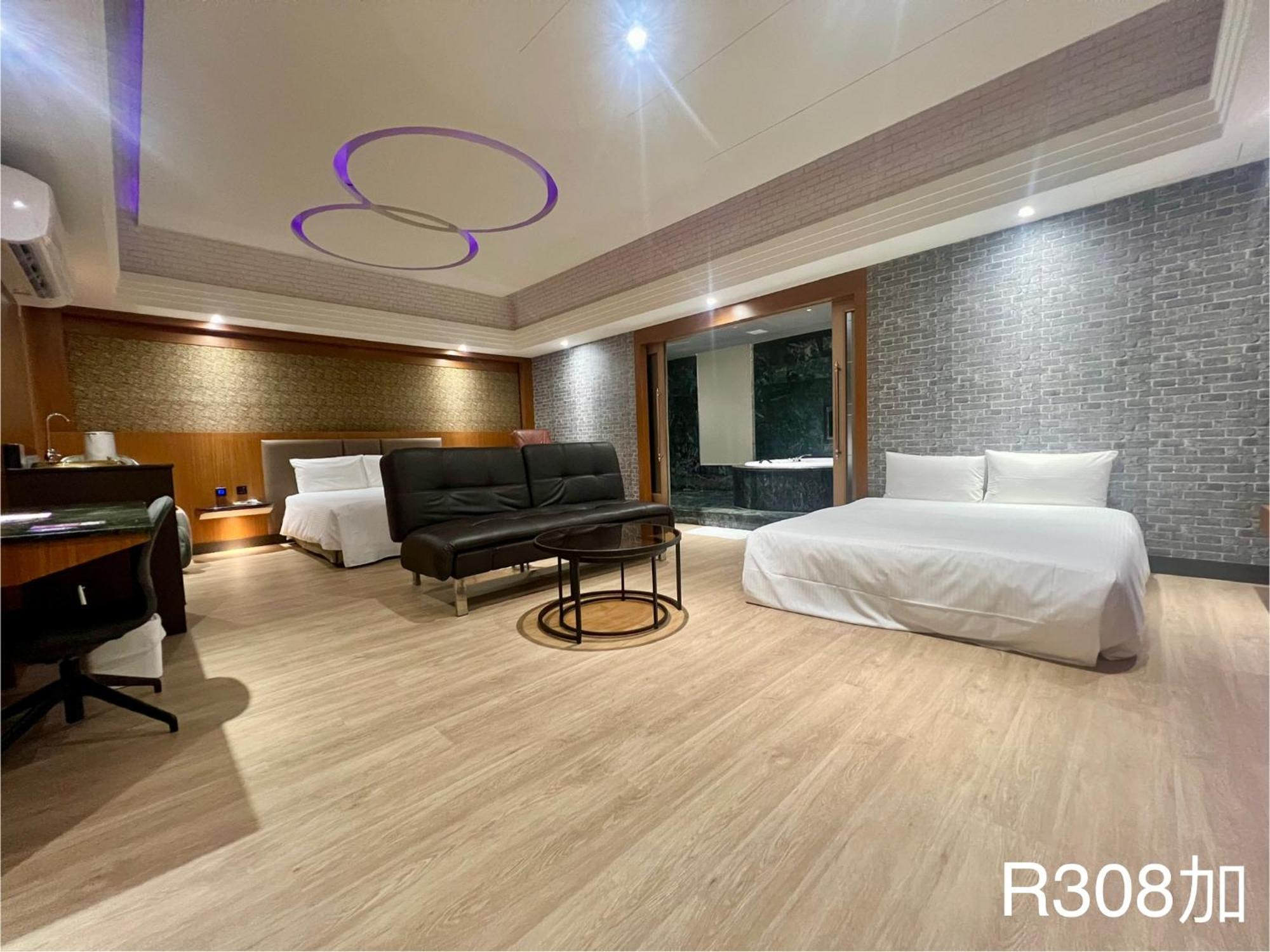 Holiday Motel Tainan Luaran gambar