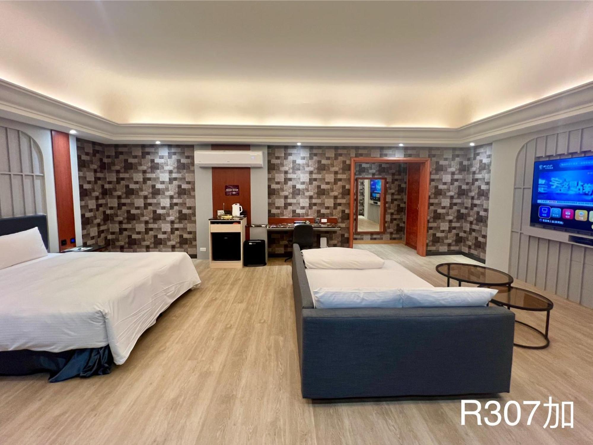 Holiday Motel Tainan Luaran gambar
