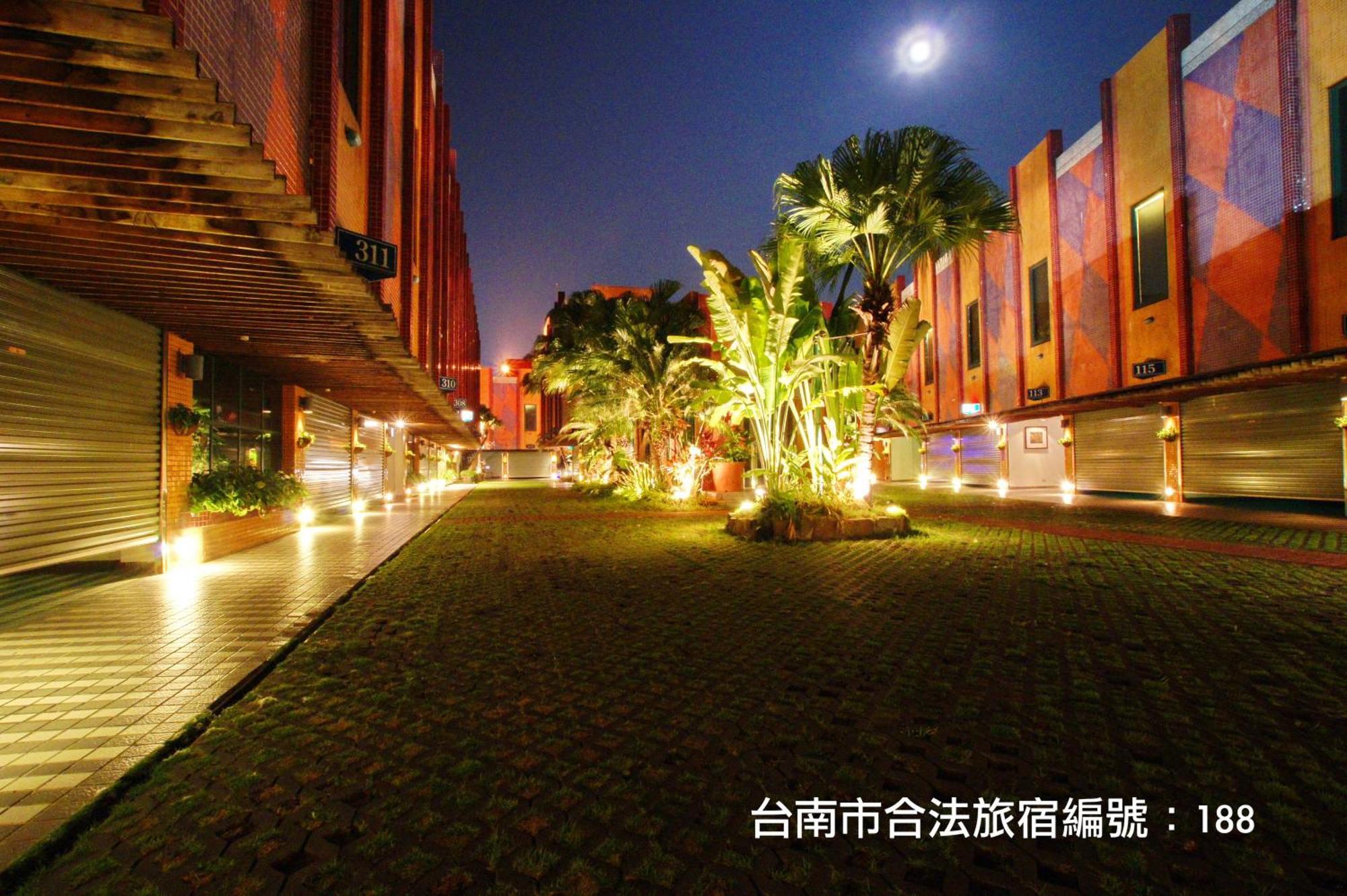 Holiday Motel Tainan Luaran gambar